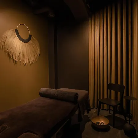 4 Strony W Wodnej Wiezy 4* Pština