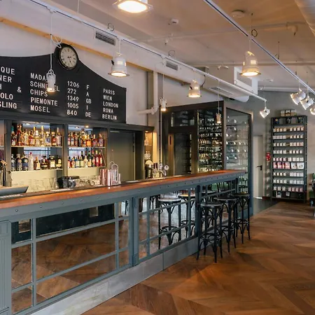 4 Strony W Wodnej Wiezy Aparthotel 4*