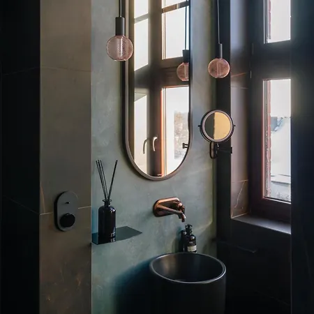 4 Strony W Wodnej Wiezy Pština