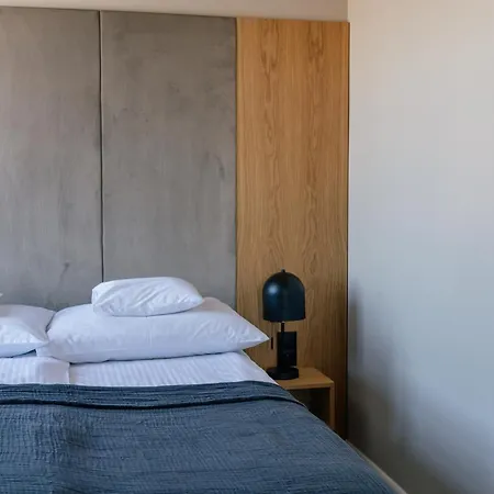 4 Strony W Wodnej Wiezy Pština