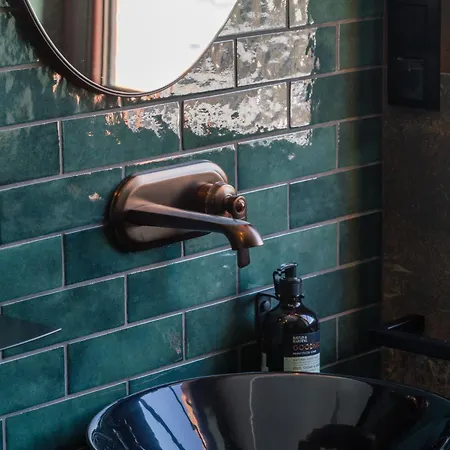 4 Strony W Wodnej Wiezy Aparthotel Pština