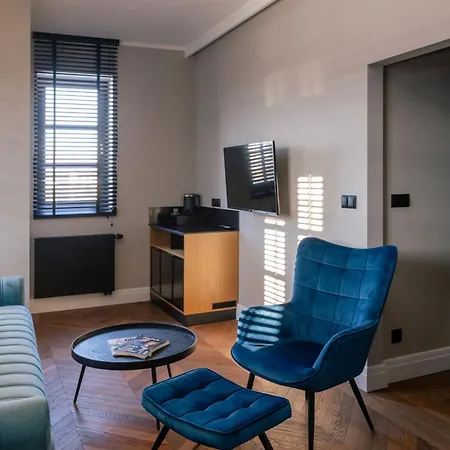 4 Strony W Wodnej Wiezy Pština