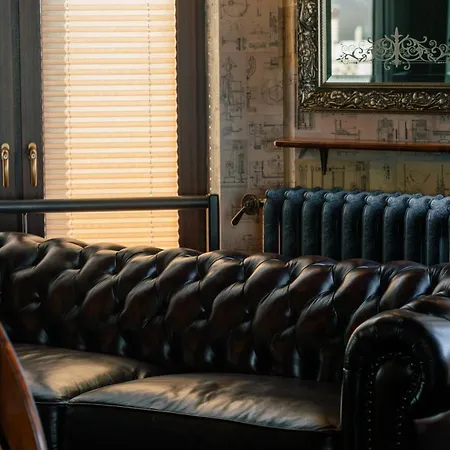 4 Strony W Wodnej Wiezy Pština