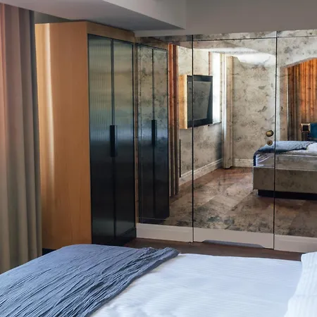 4 Strony W Wodnej Wiezy Aparthotel Pština