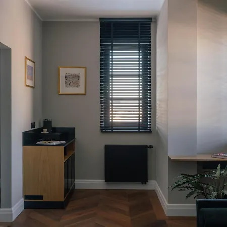 4 Strony W Wodnej Wiezy Aparthotel Pština