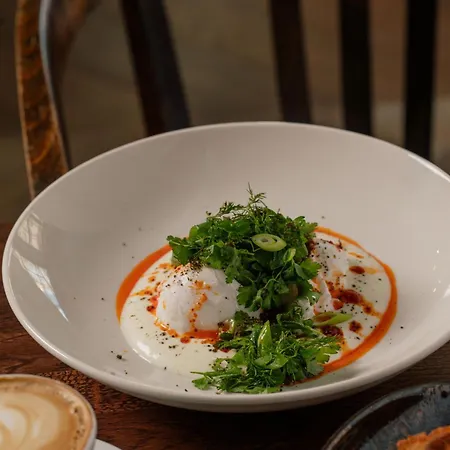 4 Strony W Wodnej Wiezy Pština