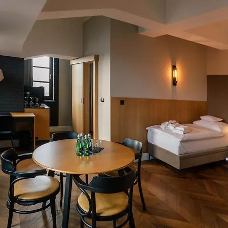 4 Strony W Wodnej Wiezy 4* Pština