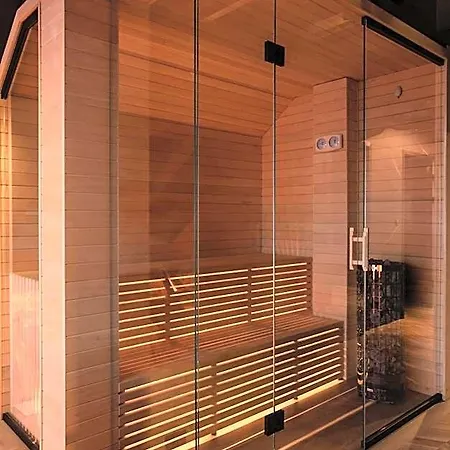 4 Strony W Wodnej Wiezy Aparthotel 4*